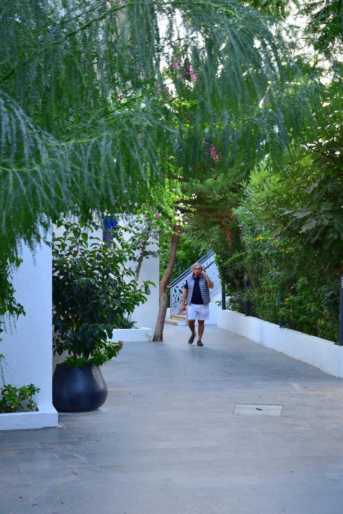 มานูเอล่า โฮเต็ล บิเทส Hotel บิเตซ ภายนอก รูปภาพ
